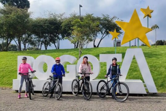 El ciclista bogotano: ese ser mitológico que no conoce semáforos, leyes ni responsabilidades