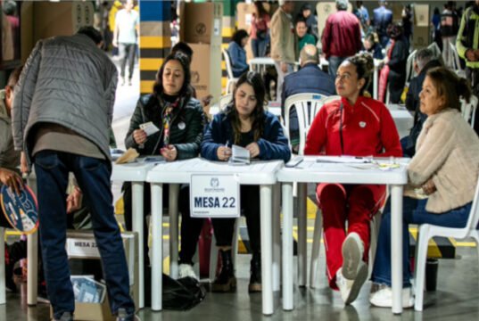 Democracia también es la capacidad de convivir con quienes piensan diferente