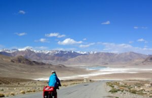 Pasaporte, alforjas y una bicicleta: la feliz locura de viajar despacio