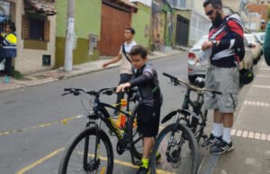 La bicicleta escenario y pretexto para construir una relación entre padre e hijo.