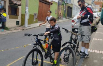 La bicicleta escenario y pretexto para construir una relación entre padre e hijo.