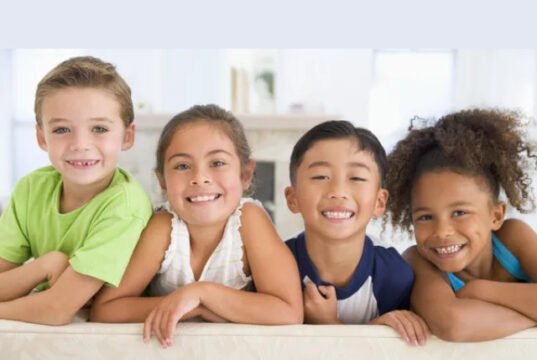 Más allá del regalo: lo que realmente entregamos a nuestros niños