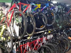 La bicicleta nunca pide nada… pero uno termina comprándole de todo
