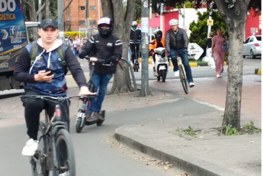 ¿Tiene una patineta o un vehículo eléctrico personal? Esto es lo que debe saber sobre la nueva reglamentación de la micromovilidad