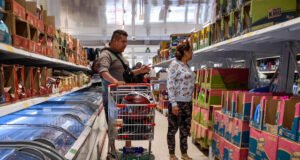 La deuda también tiene dos ruedas: vivir para pagar o pagar para vivir