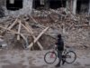 La humanidad: entre la bicicleta y el misil