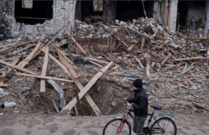 La humanidad: entre la bicicleta y el misil