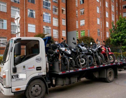 ¡Motociclistas invasores! La ciclorruta no es una autopista con descuento