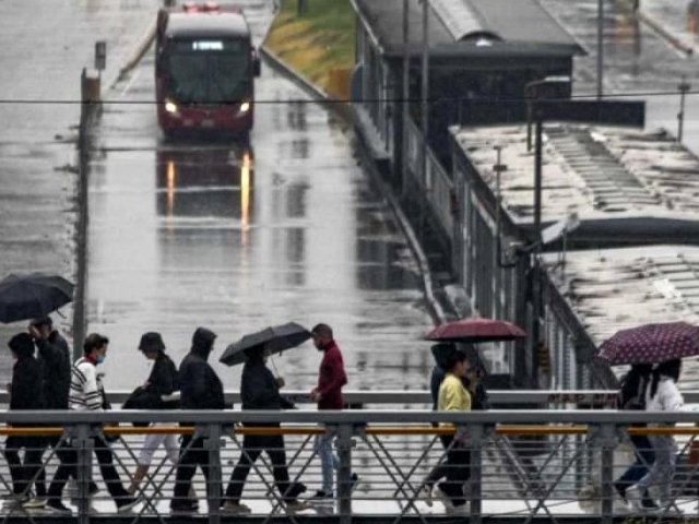 lloviendo